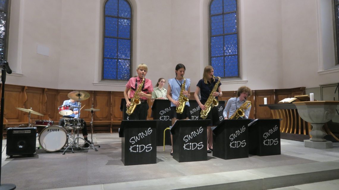 Noch schwebt ein wenig Swing über der Oberuzwiler Kirche